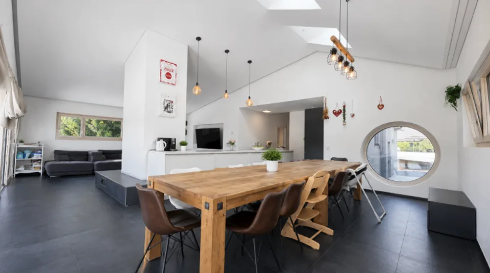 Grosszügiges 7.5-Zimmer-Einfamilienhaus mit Einliegerwohnung und traumhafter Aussicht – Foto 5 von 18