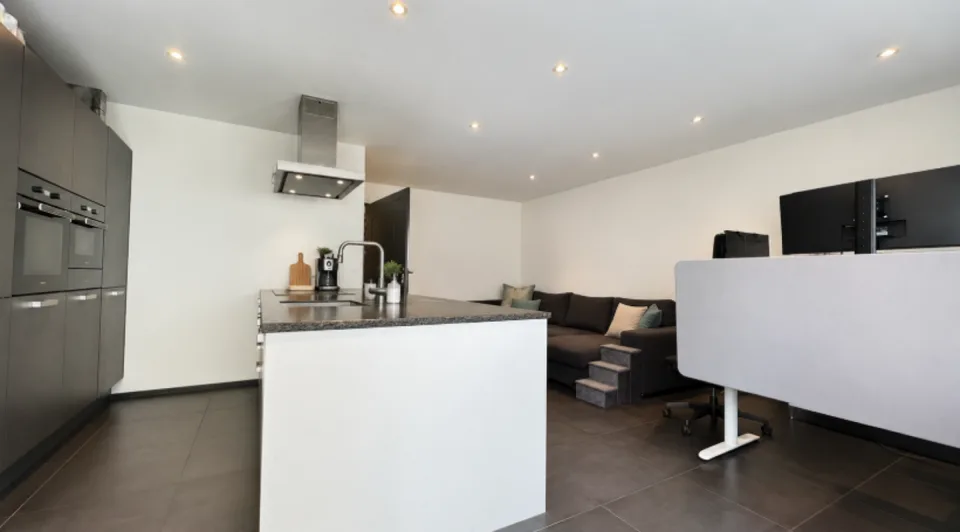 Grosszügiges 7.5-Zimmer-Einfamilienhaus mit Einliegerwohnung und traumhafter Aussicht – Foto 6 von 18