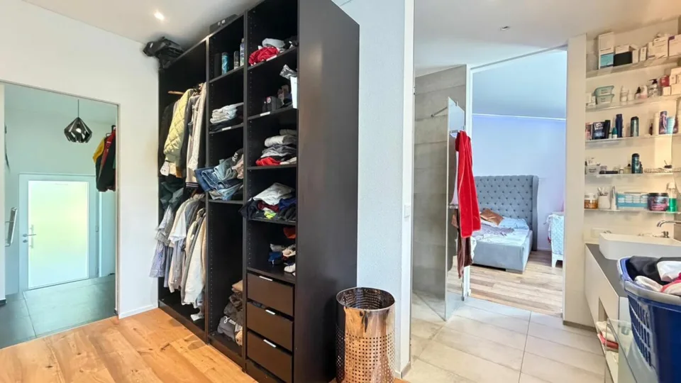 Grosszügiges 7.5-Zimmer-Einfamilienhaus mit Einliegerwohnung und traumhafter Aussicht – Foto 10 von 18