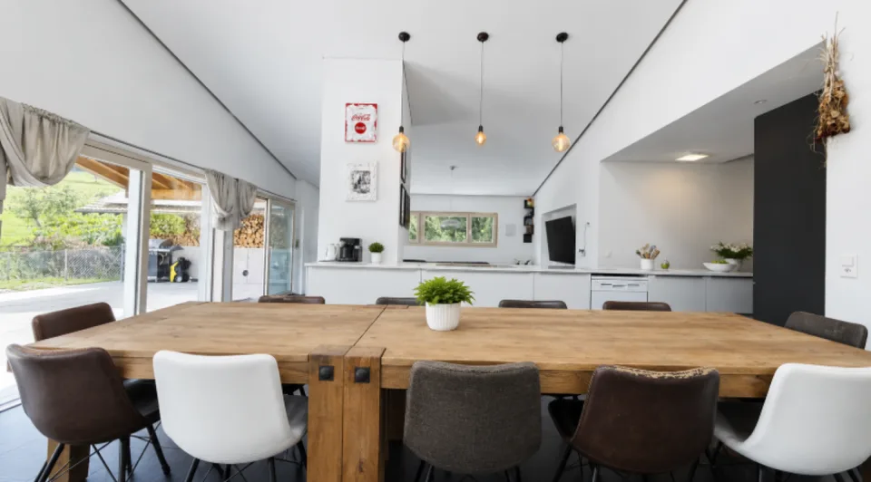 Grosszügiges 7.5-Zimmer-Einfamilienhaus mit Einliegerwohnung und traumhafter Aussicht – Foto 4 von 18