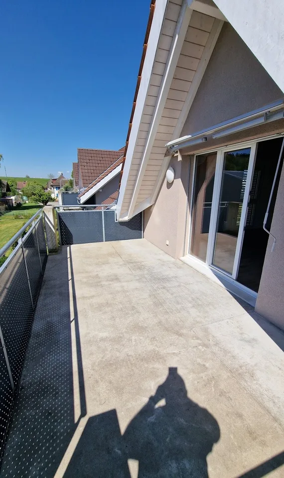 Moderne Maisonettewohnung mit grossem Balkon