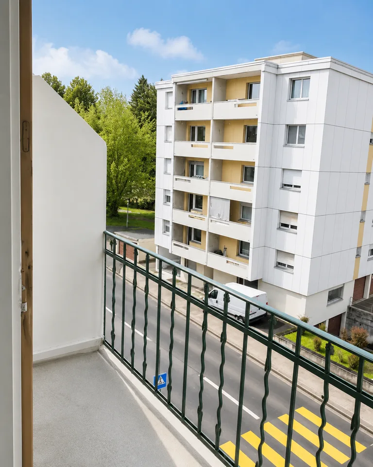 Bright 3.5-room apartment with balcony in Tavannes