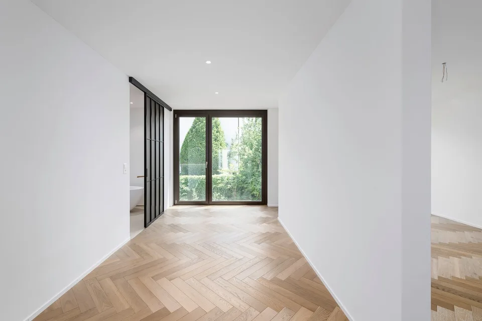 Exklusives Penthouse mit Dachterrasse & Panoramablick auf See & Berge – Foto 3 von 9