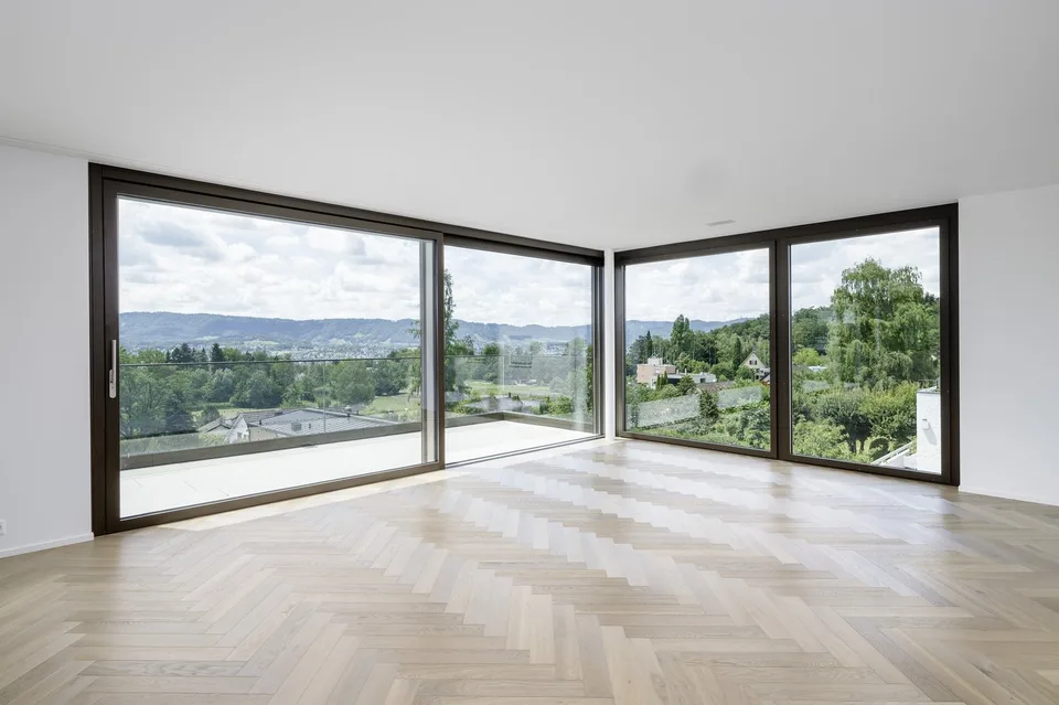Exklusives Penthouse mit Dachterrasse & Panoramablick auf See & Berge – Foto 7 von 9
