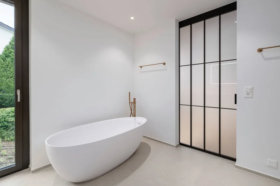 Exklusives Penthouse mit Dachterrasse & Panoramablick auf See & Berge – Foto 4 von 9