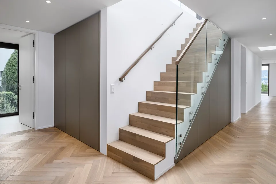Exklusives Penthouse mit Dachterrasse & Panoramablick auf See & Berge – Foto 5 von 9