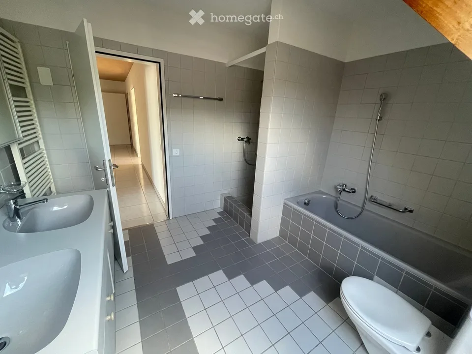 Beautiful 4.5-room apartment with terrace and garage in Kloten