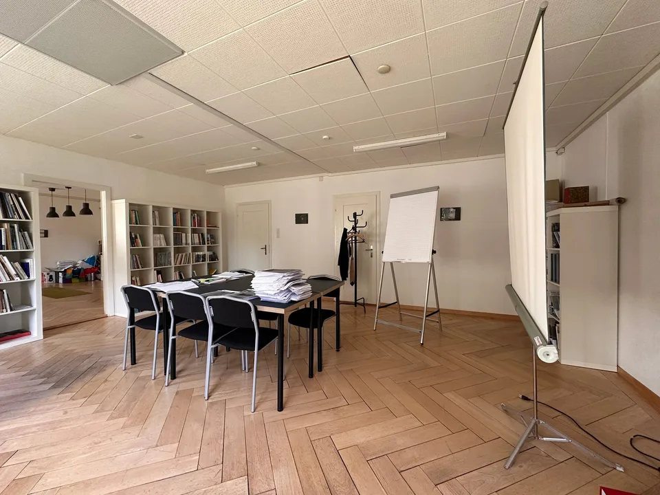 Charmantes Büro im historischen Altbau an der Aathalstrasse 80 in Uster – Foto 3 von 12
