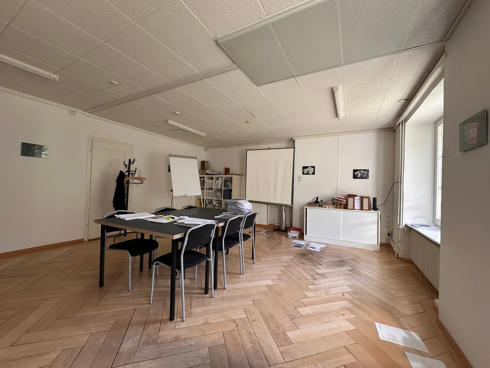Charmantes Büro im historischen Altbau an der Aathalstrasse 80 in Uster – Foto 5 von 12