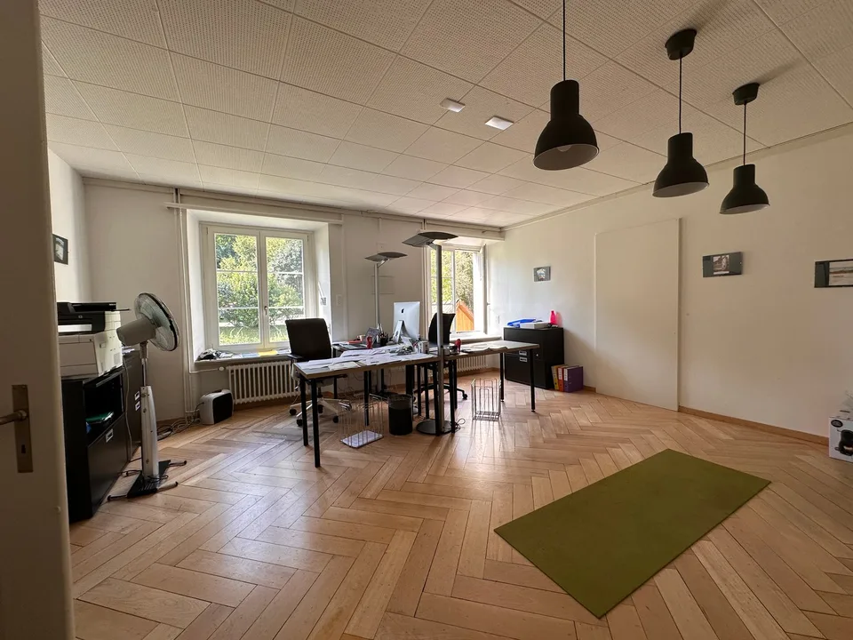 Charmantes Büro im historischen Altbau an der Aathalstrasse 80 in Uster – Foto 2 von 12