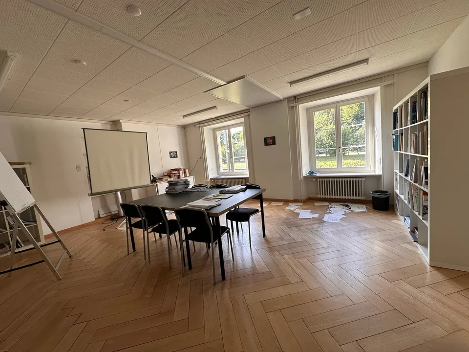 Charmantes Büro im historischen Altbau an der Aathalstrasse 80 in Uster – Foto 4 von 12