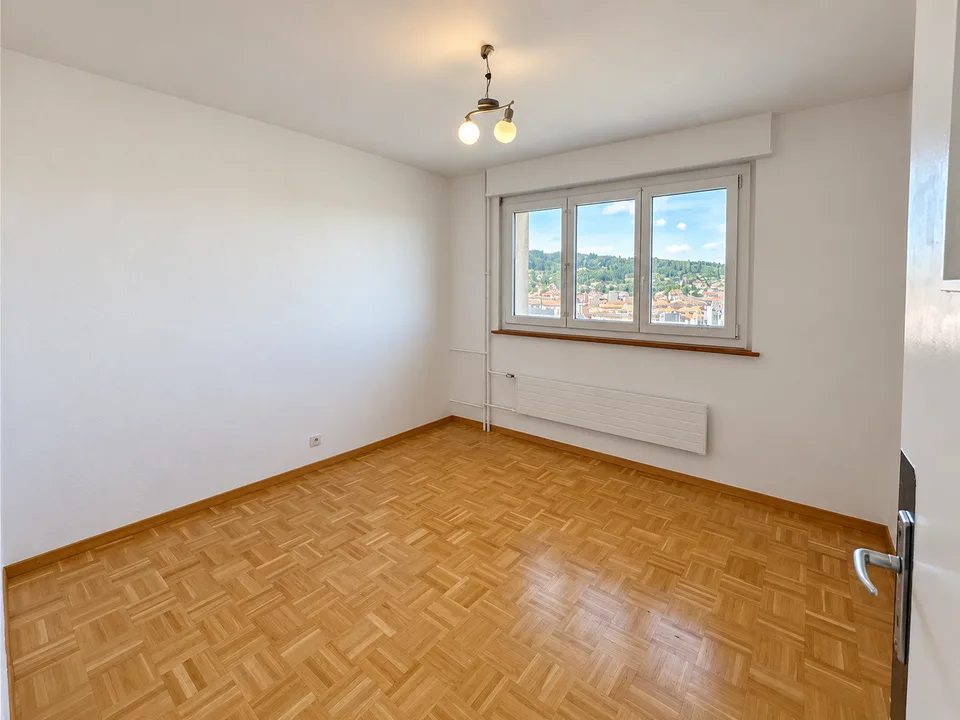 Spacieux appartement de 4,5 pièces avec belle vue dégagée ! – photo 3 sur 7