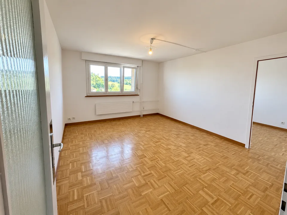 Spacieux appartement de 4,5 pièces avec belle vue dégagée ! – photo 6 sur 7