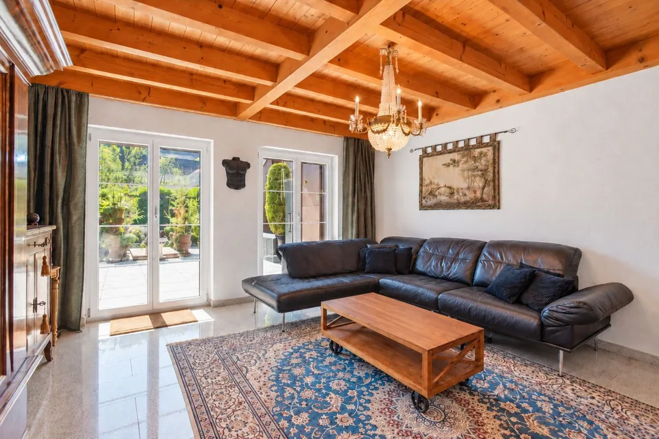 5.5-Zimmer-Haus mit geschütztem Gartenparadies in Stadel – Foto 2 von 6