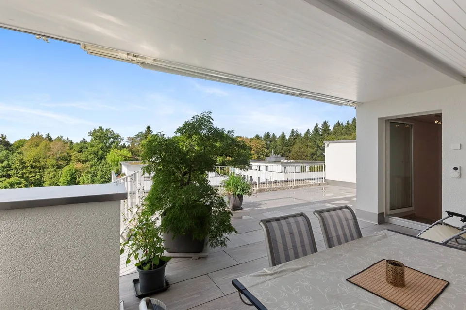 Maisonette Attico di 4,5 stanze - circondata dal verde, coronata dalla luce a Uitikon – foto 4 di 6