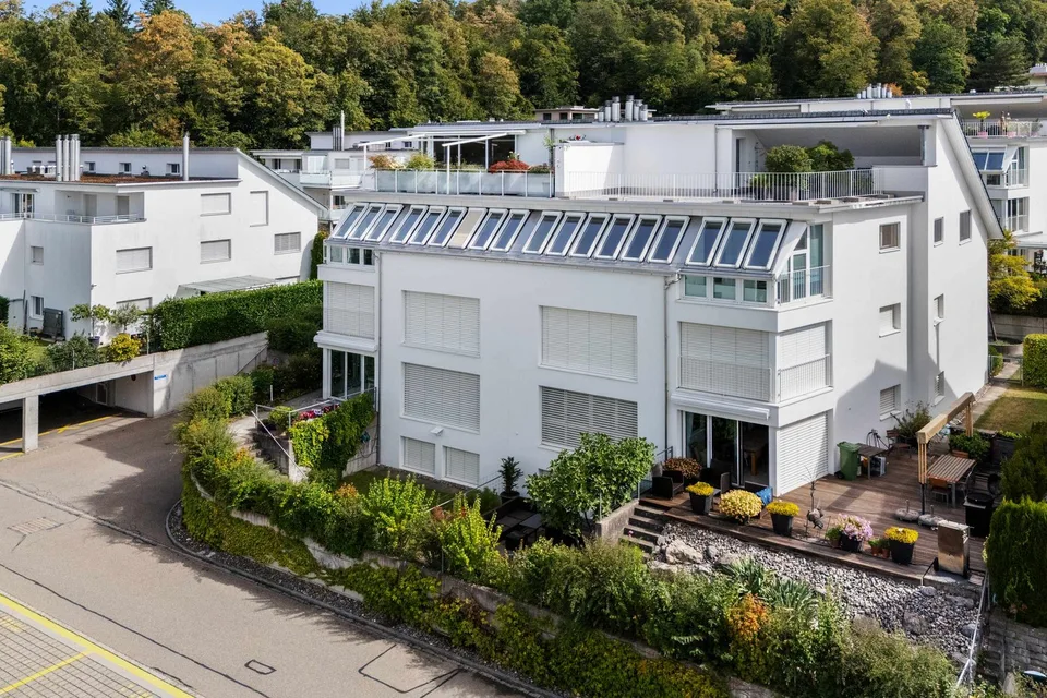 Maisonette Attico di 4,5 stanze - circondata dal verde, coronata dalla luce a Uitikon – foto 5 di 6