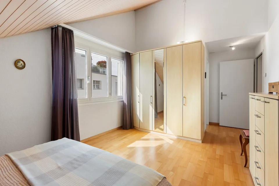 Maisonette Attico di 4,5 stanze - circondata dal verde, coronata dalla luce a Uitikon – foto 3 di 6