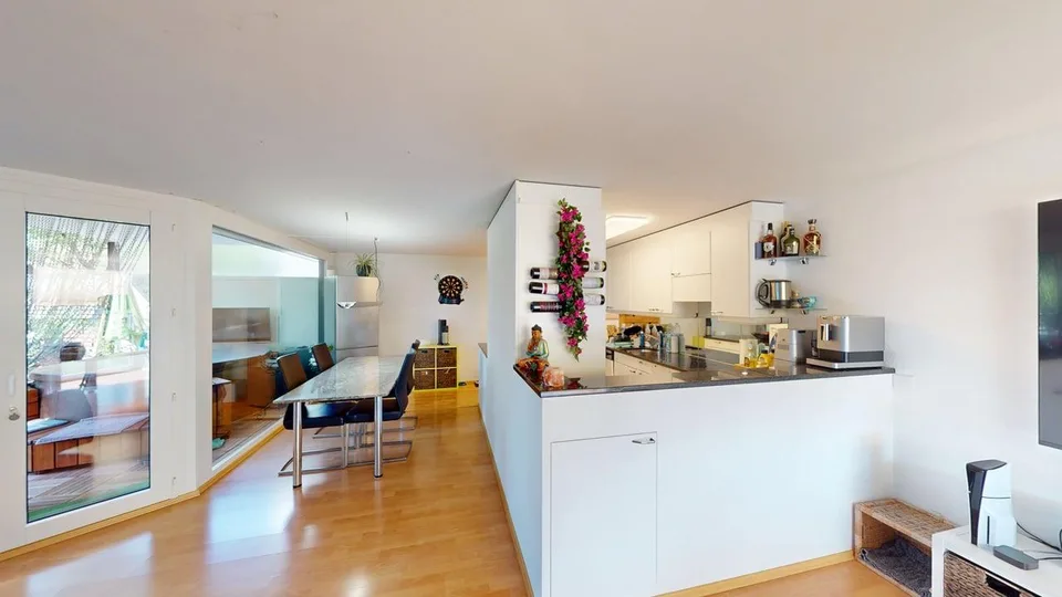 Geräumige, 5.5-Zimmer Gartenwohnung inkl. Einstellhallenplatz und Bastelraum – Foto 4 von 13