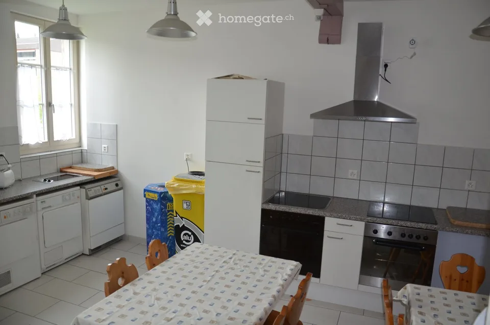 Grosszügige 20-Zimmer-Liegenschaft an der Emmentalstrasse in Oberburg – Foto 4 von 4