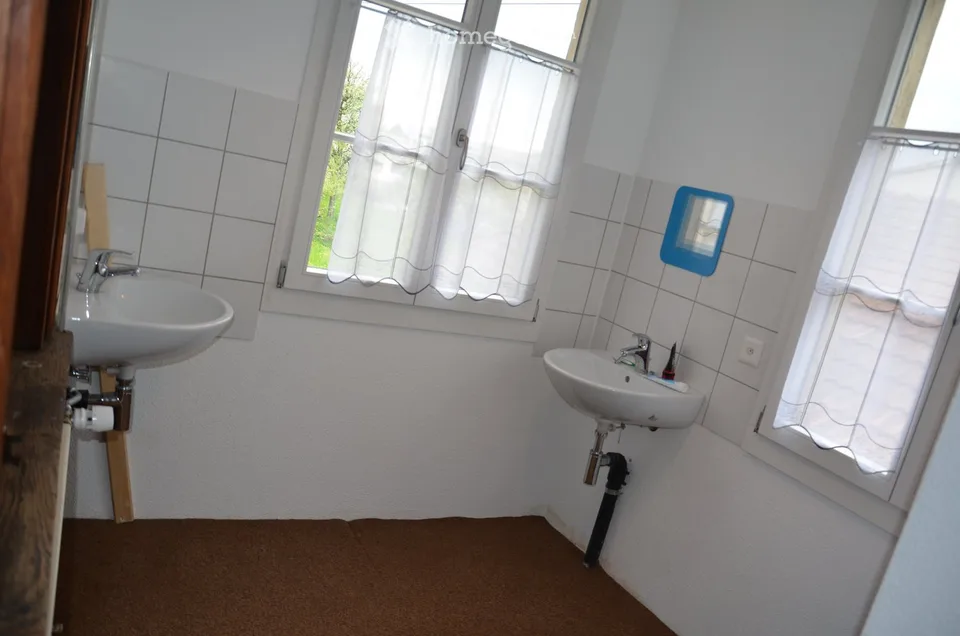 Grosszügige 20-Zimmer-Liegenschaft an der Emmentalstrasse in Oberburg – Foto 3 von 4