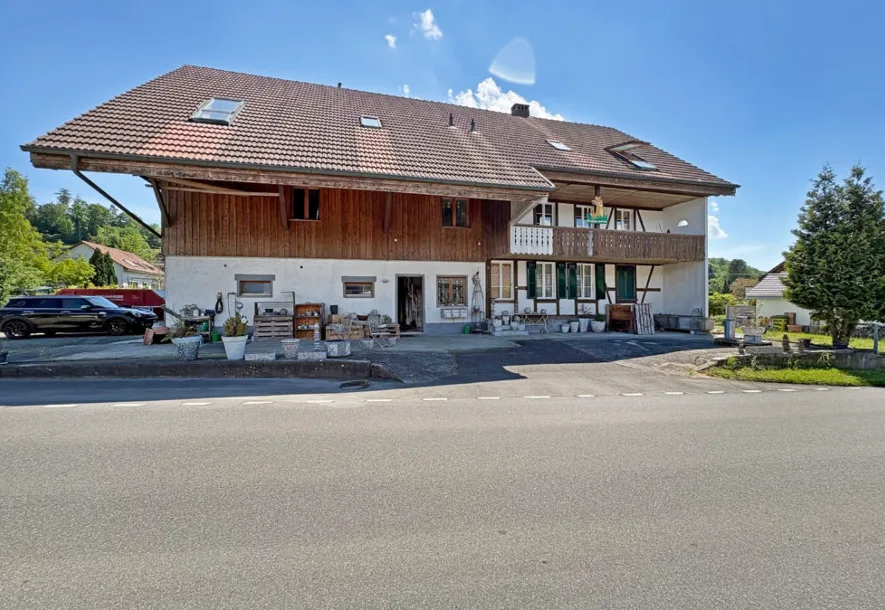 Affascinante appartamento di 3,5 locali al piano terra di un edificio storico ad Arch