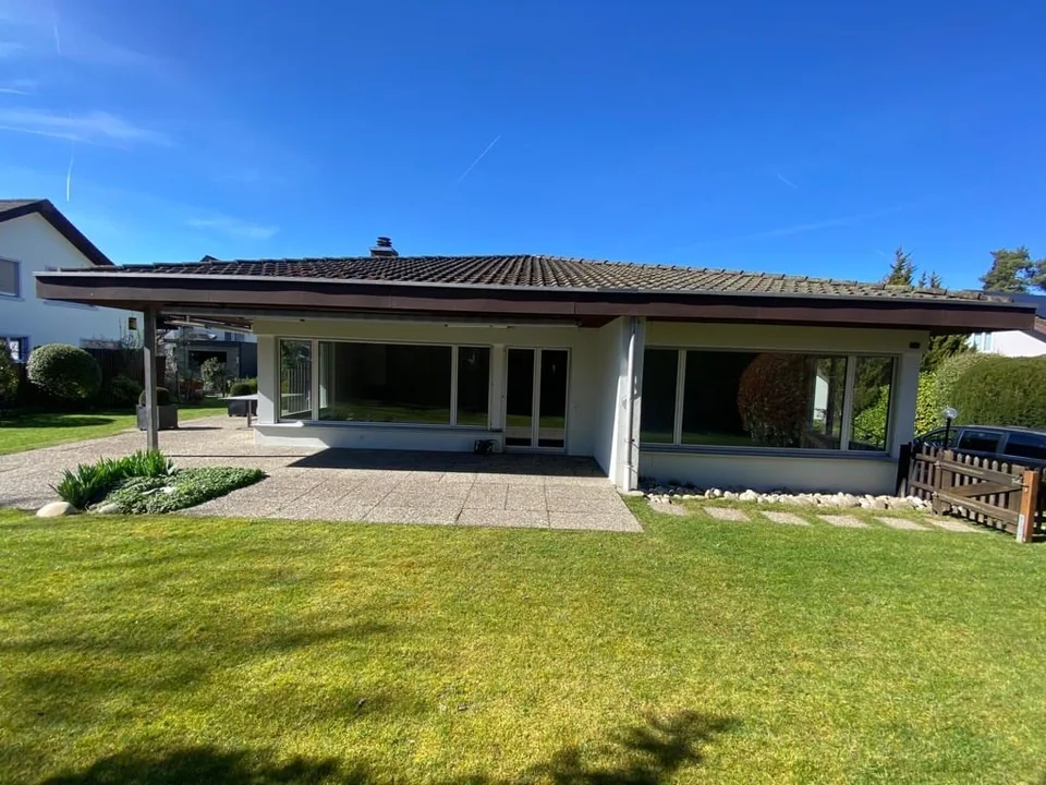 Esclusiva casa di 7,5 locali con grande giardino e garage doppio
