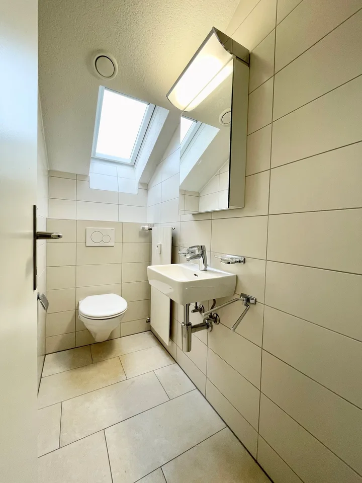 Moderne Dachwohnung an zentraler & ruhiger Lage