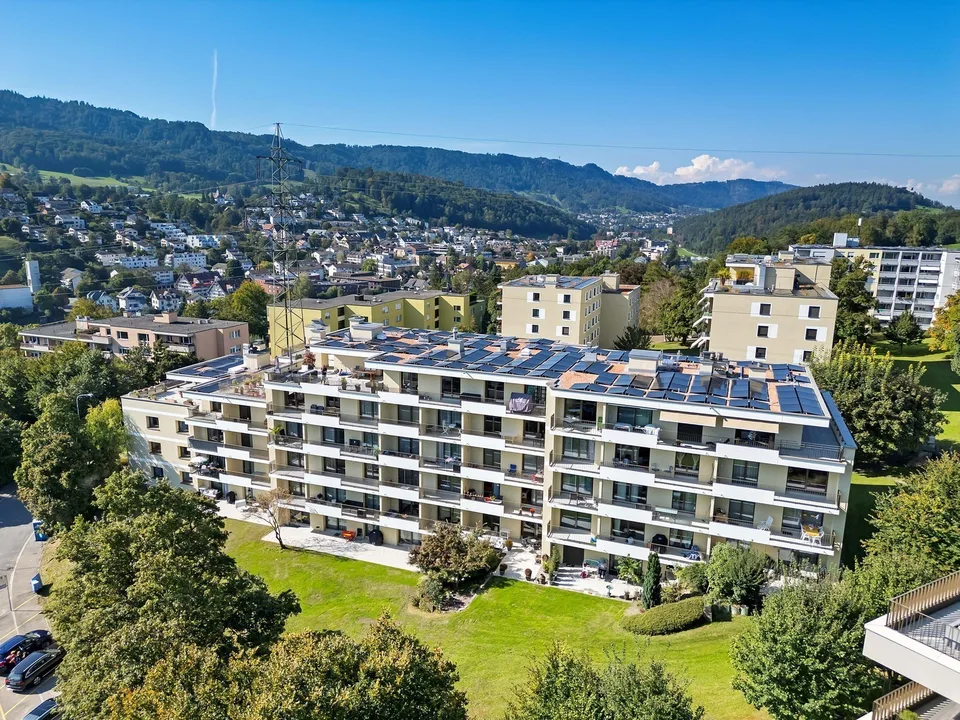 Appartement 2.5 pièces avec terrasse sur le toit de 94 m² et vue sur la verdure