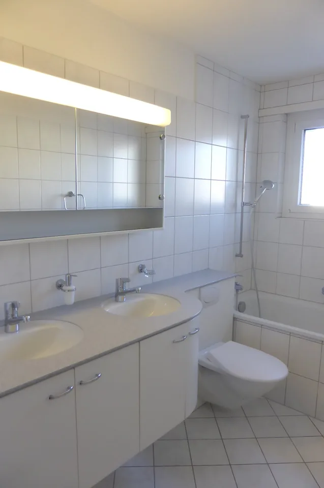 3-bedroom apartment with a view of the green