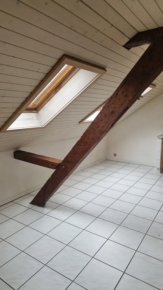 Preisgünstige charmante Dachwohnung Nähe Bahnhof – Foto 6 von 8