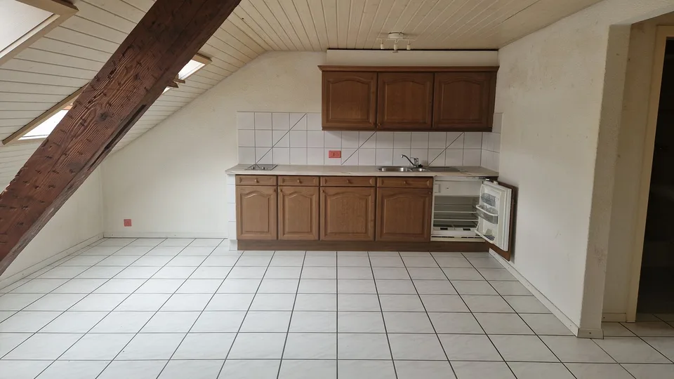 Preisgünstige charmante Dachwohnung Nähe Bahnhof – Foto 5 von 8