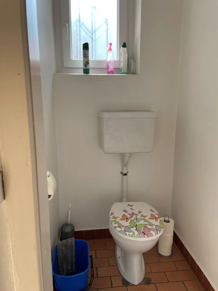 Laden mit grossem Schaufenster, 2 Räumen, WC und Parkplatz – Foto 9 von 12
