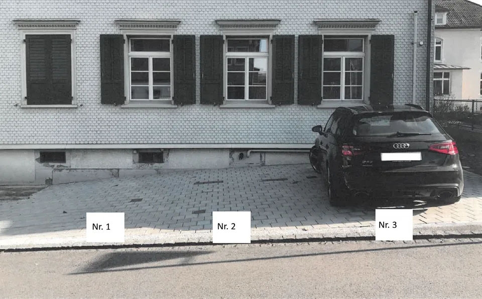 Zentral gelegene Aussenparkplätze in Bazenheid zu vermieten – Foto 2 von 2