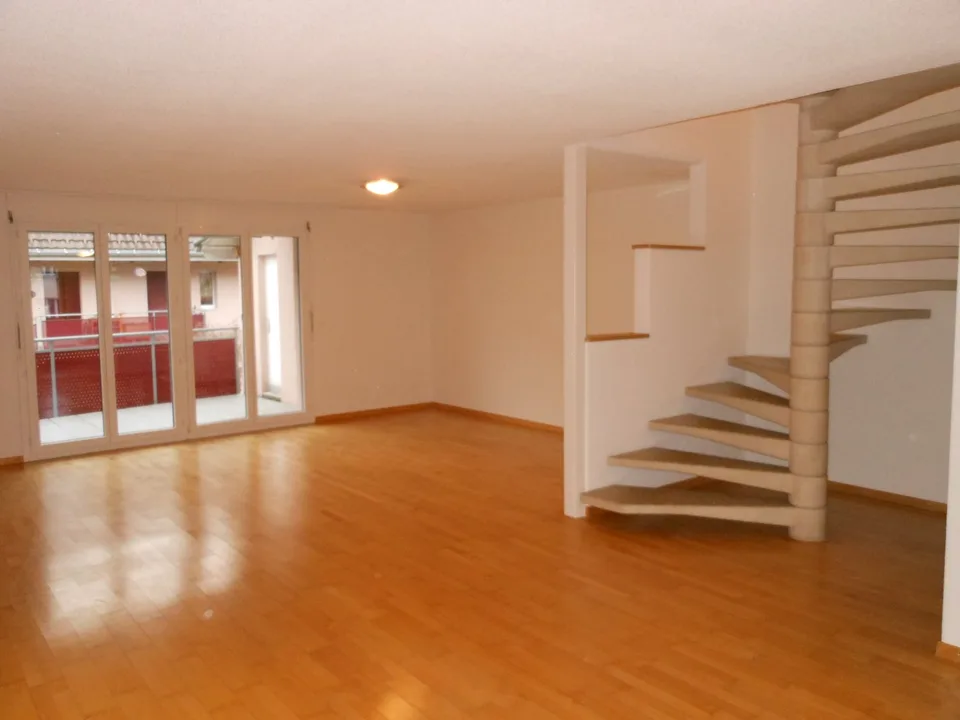 Bright 4.5-room apartment on 2 floors with charm