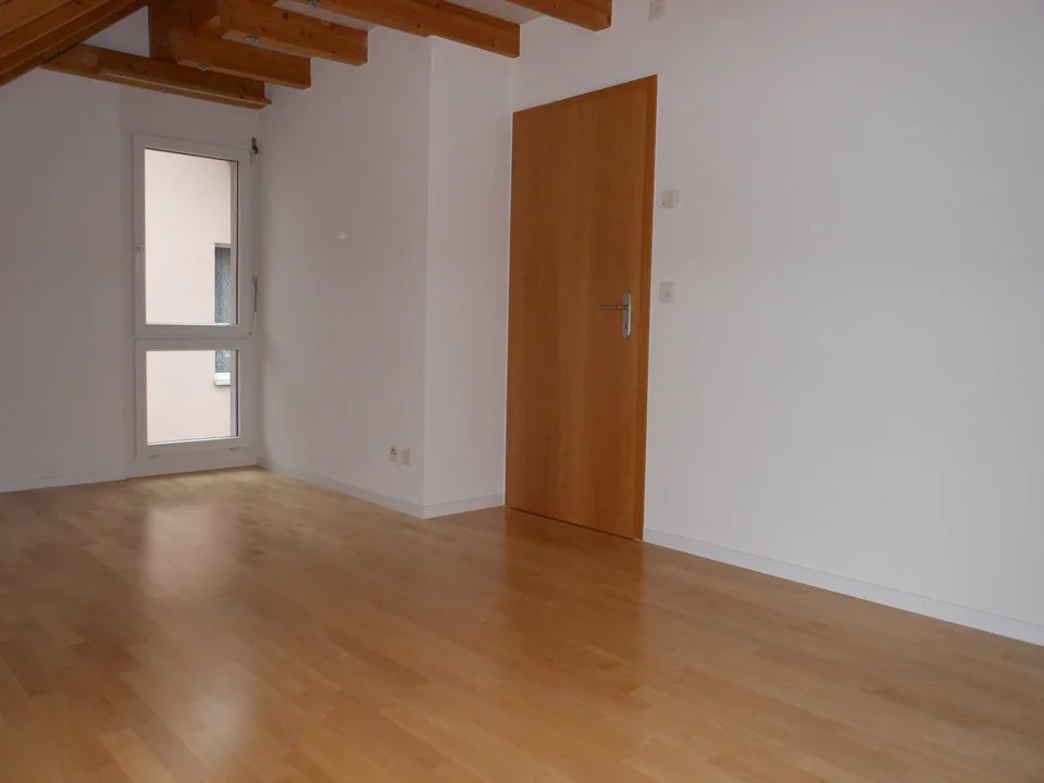 Bright 4.5-room apartment on 2 floors with charm