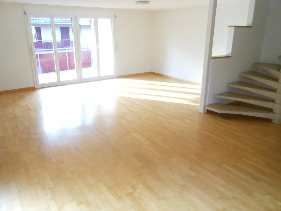 Bright 4.5-room apartment on 2 floors with charm