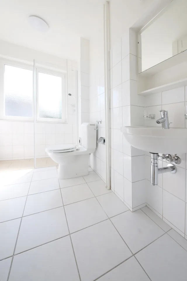 Gepflegte und helle 2-Zimmer-Wohnung (52 m2) mit Balkon