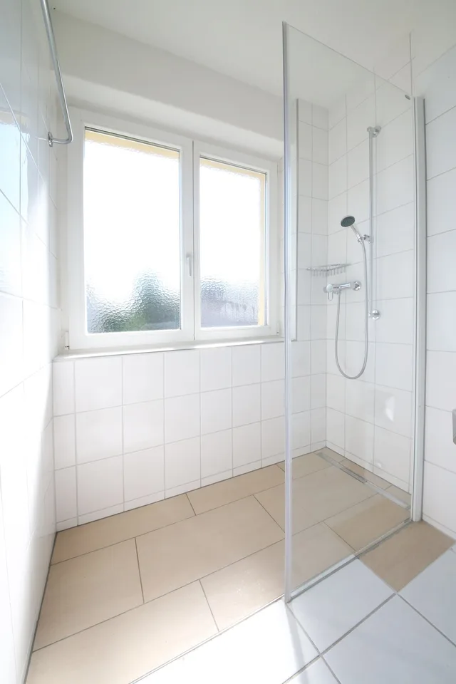 Gepflegte und helle 2-Zimmer-Wohnung (52 m2) mit Balkon