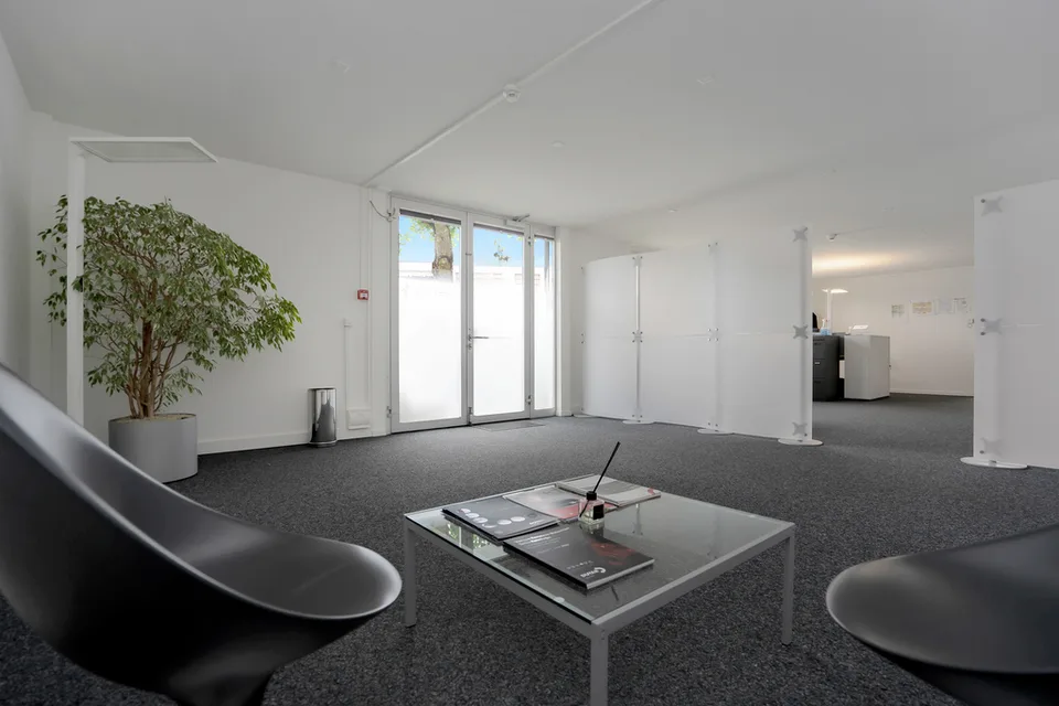 Moderne Büroräumlichkeiten im Erdgeschoss – Foto 9 von 12