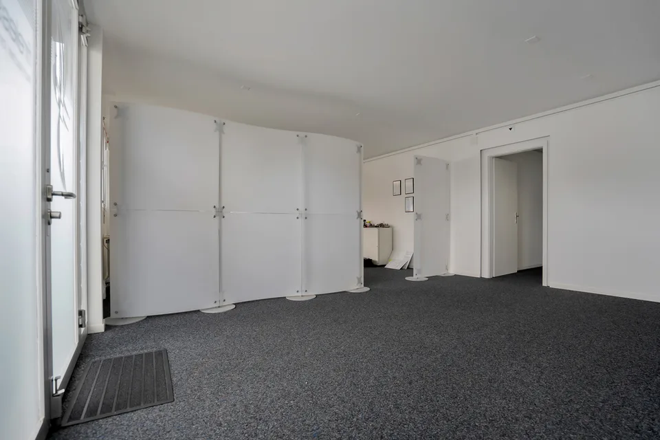 Moderne Büroräumlichkeiten im Erdgeschoss – Foto 8 von 12