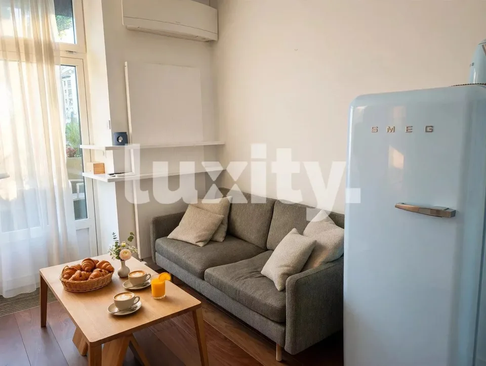 STUDIO MOBILIERT HOHER WERTIGKEIT MIT TERRASSE