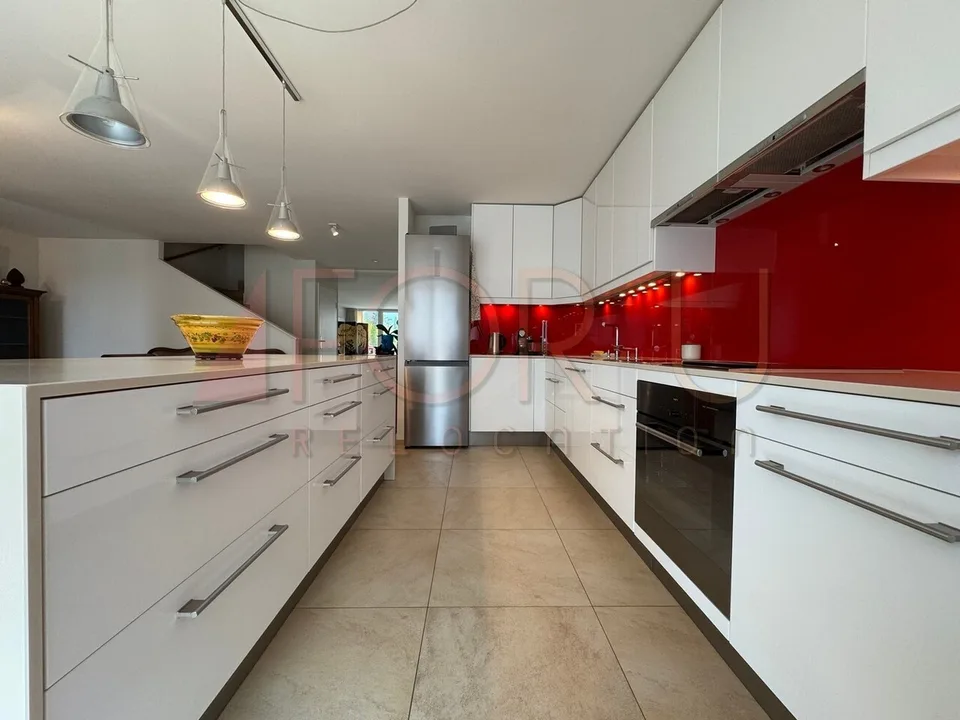 Einzigartig, schön und großes 6.5-Zimmer-Dreispänner-Attikawohnung in Plan-les-Ouates