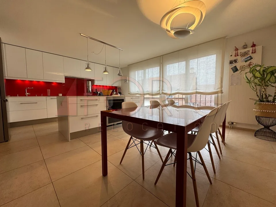 Einzigartig, schön und großes 6.5-Zimmer-Dreispänner-Attikawohnung in Plan-les-Ouates