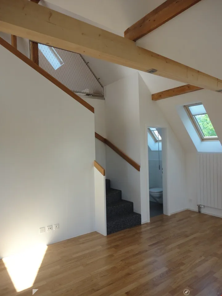 Moderne 3.5 Zimmer-Dachwohnung mit Galerie und Balkon – Foto 3 von 25
