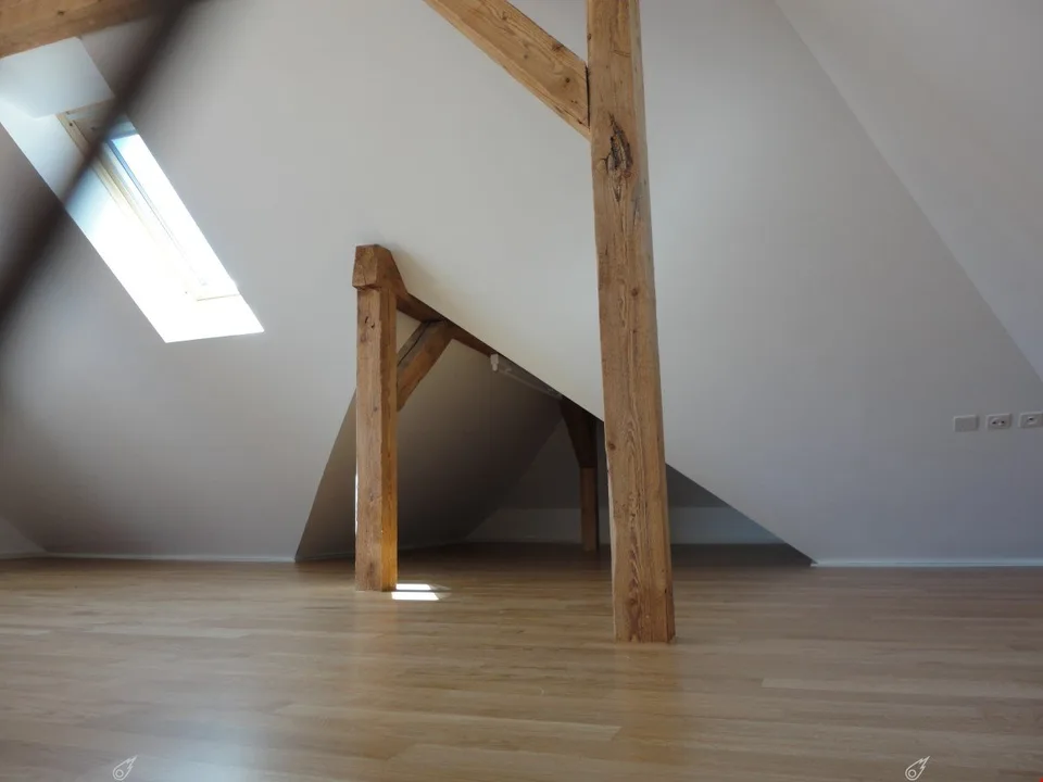 Moderne 3.5 Zimmer-Dachwohnung mit Galerie und Balkon – Foto 4 von 25
