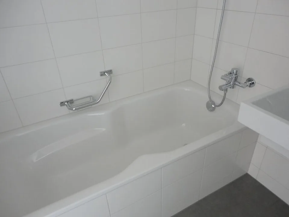 Moderne 3.5 Zimmer-Dachwohnung mit Galerie und Balkon – Foto 14 von 25
