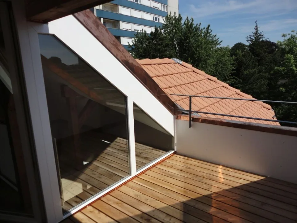 Moderne 3.5 Zimmer-Dachwohnung mit Galerie und Balkon – Foto 11 von 25