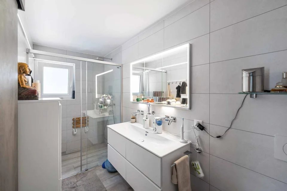 Prächtige 3.5-Zimmer-Wohnung mit eigenem Garten in einer neuen Residenz – Foto 7 von 9