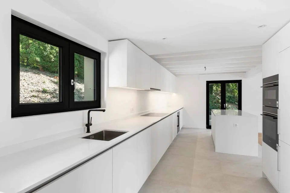 Villa contemporanea completamente ristrutturata con piscina – foto 4 di 6