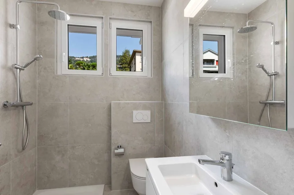 Spacieux appartement rénové avec jardin – photo 5 sur 6